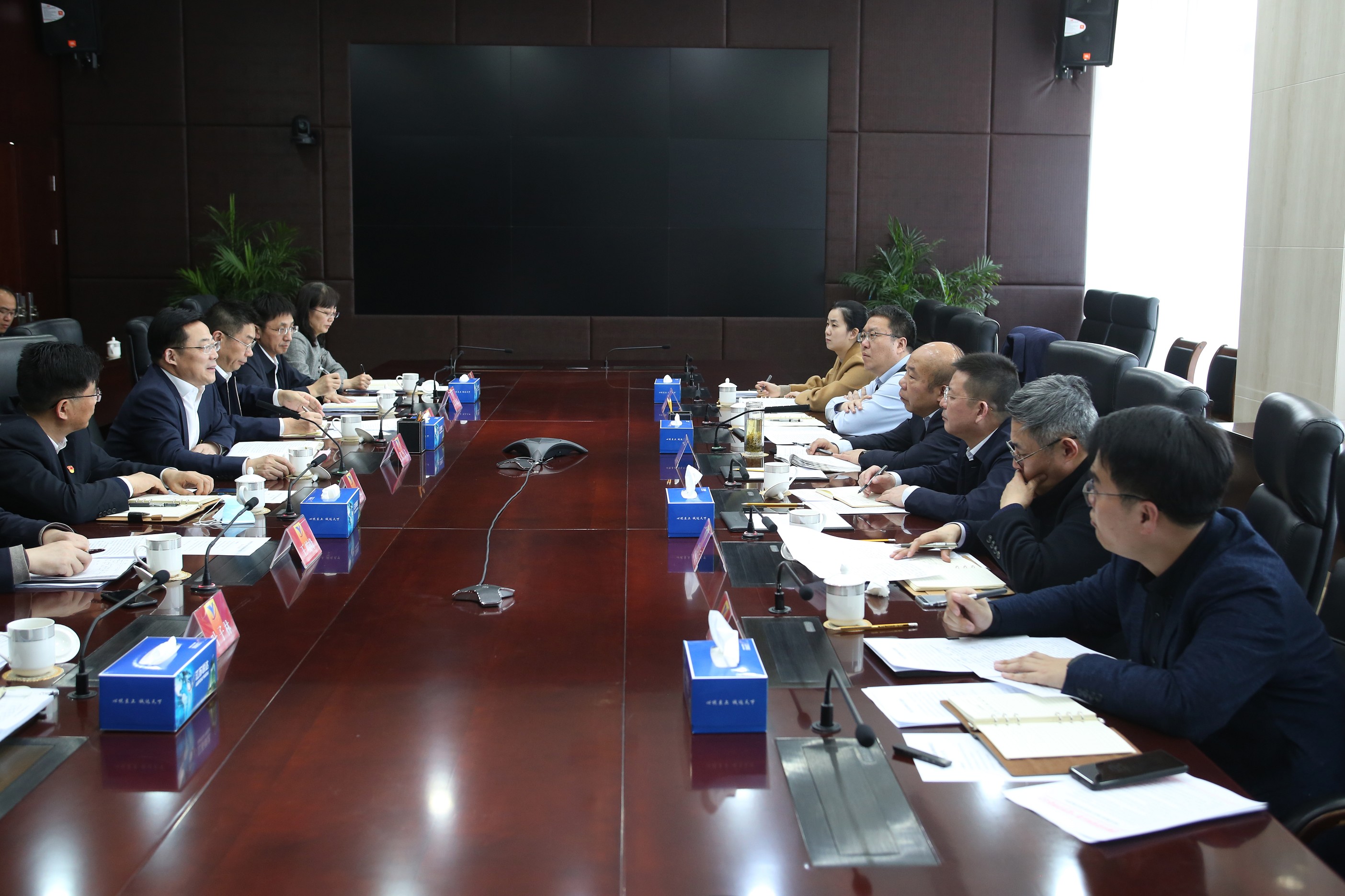国资委调研YH533388银河集团 1_眸目压缩.jpg
